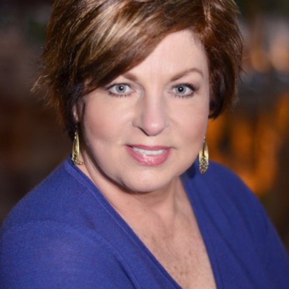 Meet your Posher, Lisa - Picture 1 of 1